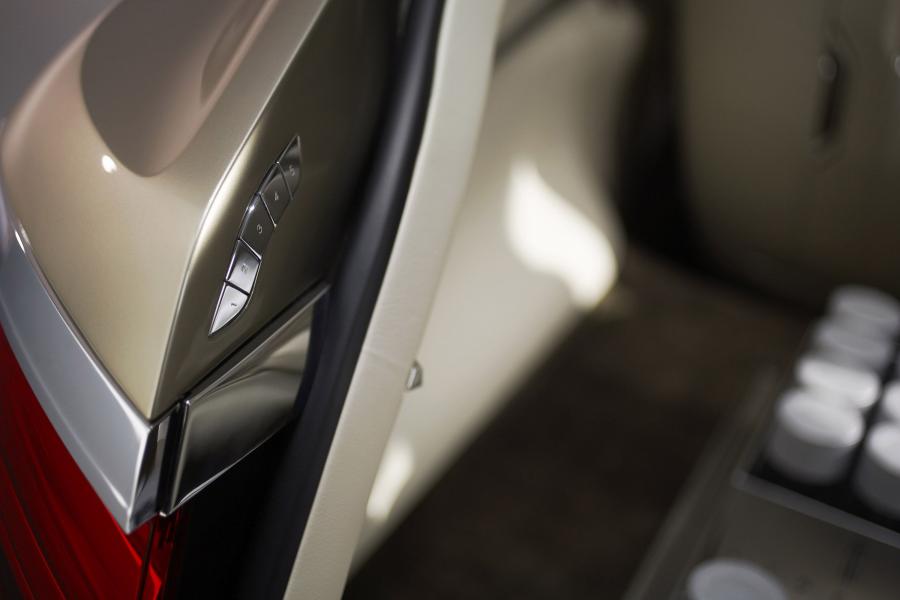  Lincoln MK9 Concept 2001 года  (фото 6 из 82)